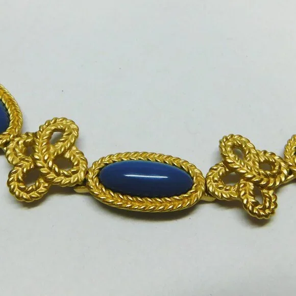 Monet Vintage Gold Tone Blue Cabochons & Fleur De Lis Bracelet - NWT - Picture 4 of 4